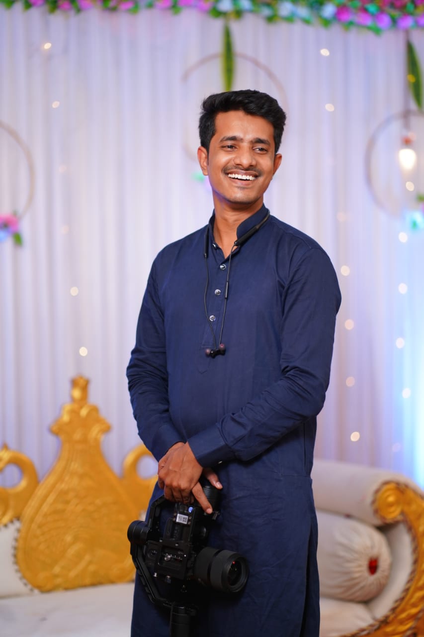 Asif Khan is famous Wedding Photographer and Cinematographer in Thane